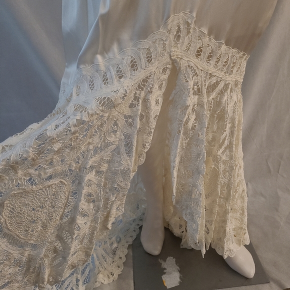 SOLD!!Issue Women's 100% Silk Embroidery Crisscross  Back Gown - Picture 10 of 11